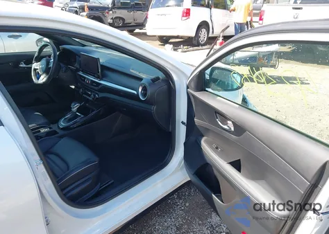 2022 Kia Forte Gt-Line z USA, uszkodzony, nr VIN 3KPF54AD6NE494870